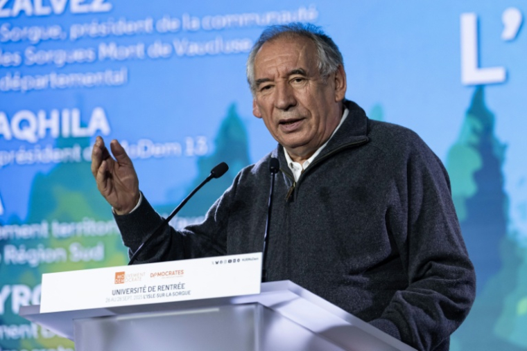 François Bayrou à l'université de rentrée du MoDem, le 26 septembre 2025 à L'Isle-sur-la-Sorgue (Vaucluse) ( AFP / MIGUEL MEDINA )