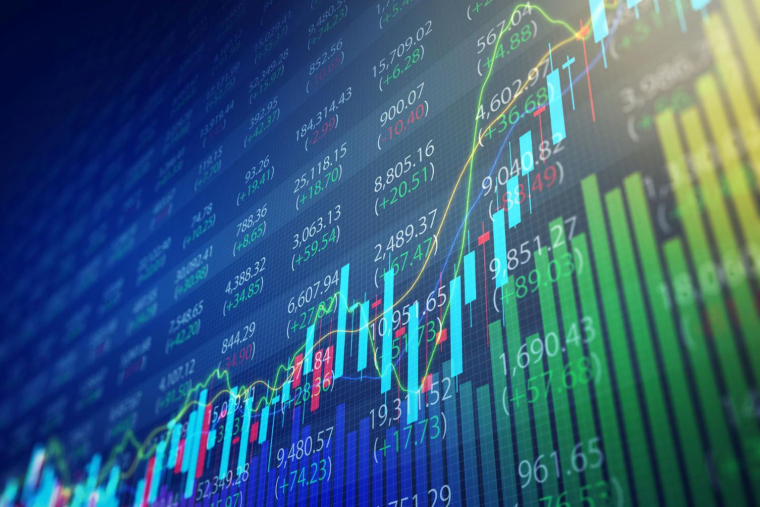 La diversification demeure la meilleure protection: répartir votre capital entre différentes classes d’actifs, plusieurs secteurs et diverses zones géographiques permet de lisser les performances et de réduire votre dépendance à un seul marché.