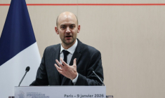 Le chef de la diplomatie française Jean-Noël Barrot s'exprime devant les ambassadeurs français le 9 janvier 2026 à Paris ( POOL / Ludovic MARIN )