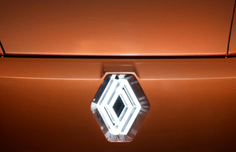 Le constructeur automobile français Renault Group a vu son chiffre d'affaires augmenter au troisième trimestre  ( AFP / Kenzo TRIBOUILLARD )