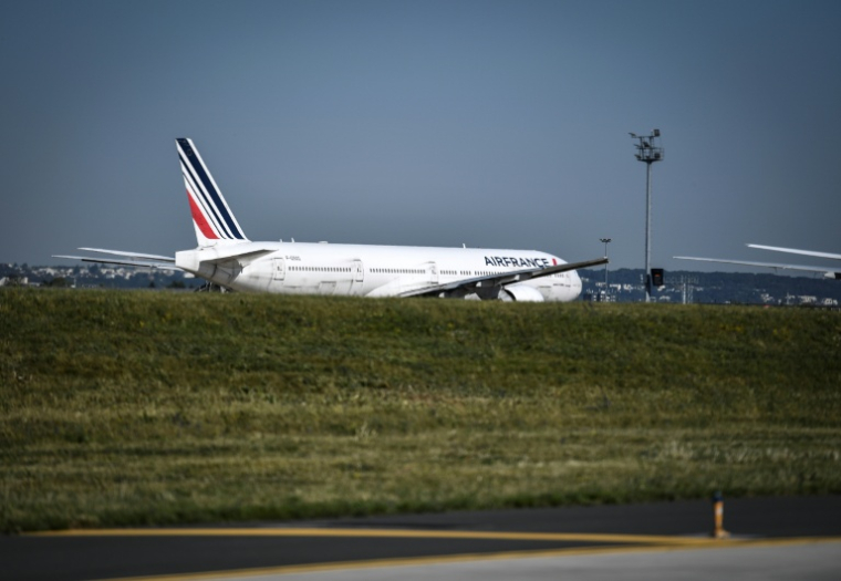 Un avion d'Air France sur le tarmac de l'aéroport d'Orly, le 24 juin 2020 ( AFP / STEPHANE DE SAKUTIN )