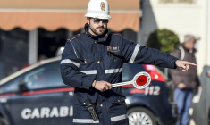 Un policier italien, à Rome, en 2015 (illustration) ( AFP / ANDREAS SOLARO )