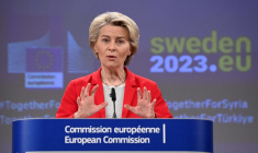 la présidente de la Commission, Ursula von der Leyen le 20 mars à Bruxelles. ( AFP / JOHN THYS )