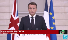 Décès d'Elizabeth II : Macron salue une "reine de courage et de vaillance"