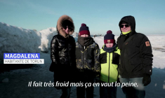 En Pologne, les plages gelées de la mer Baltique attirent les touristes