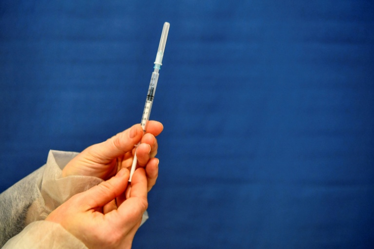 Les laboratoires américains Merck et Moderna annoncent des résultats positifs lors de la dernière phase d'essais cliniques de leur vaccin expérimental à ARN messager contre le cancer de la peau, qui s'adresse aux patients avec un mélanome dans une phase avancée ( AFP / Fred TANNEAU )