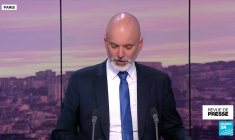 Retraites: "Emmanuel Macron donnera-t-il les clés de l'Elysée à Marine Le Pen?"