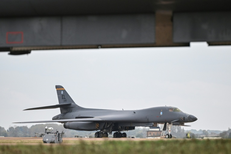 Vue d'un bombardier B-1 Lancer de l'armée américaine, le 27 septembre 2026 sur la base de Fairford au Royaume-Uni ( AFP / JUSTIN TALLIS )