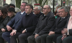 Macron dépose une gerbe de fleurs à la mémoire des victimes du terrorisme