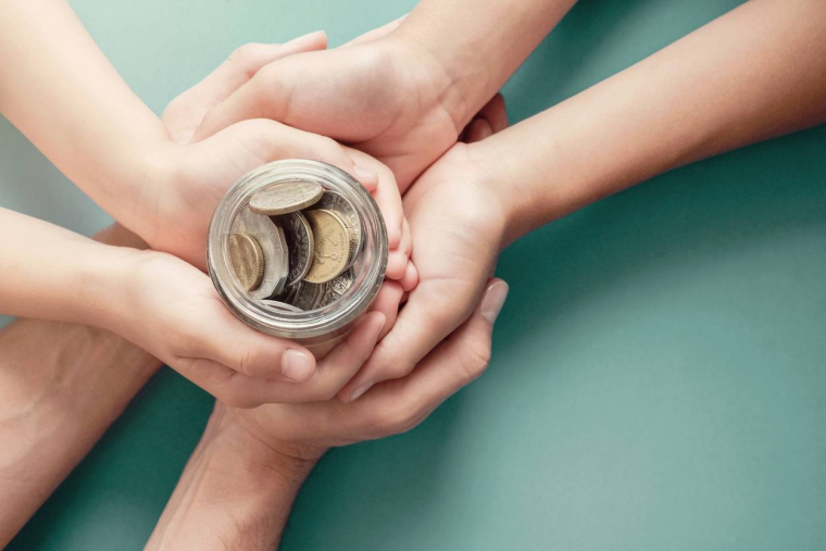 Les Français toujours attachés à l'argent liquide / iStock-ThitareeSarmkasat
