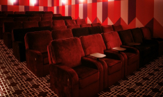 Une salle du cinéma Elysées Lincoln à Paris le 14 novembre 2025 ( AFP / Dimitar DILKOFF )