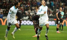 Pierre-Emerick Aubameyang et Mason Greenwood (à droite) ont été les principaux artisans de la victoire de Marseille (5-1) à Nice, le 21 novembre 2025  ( AFP / Valery HACHE )