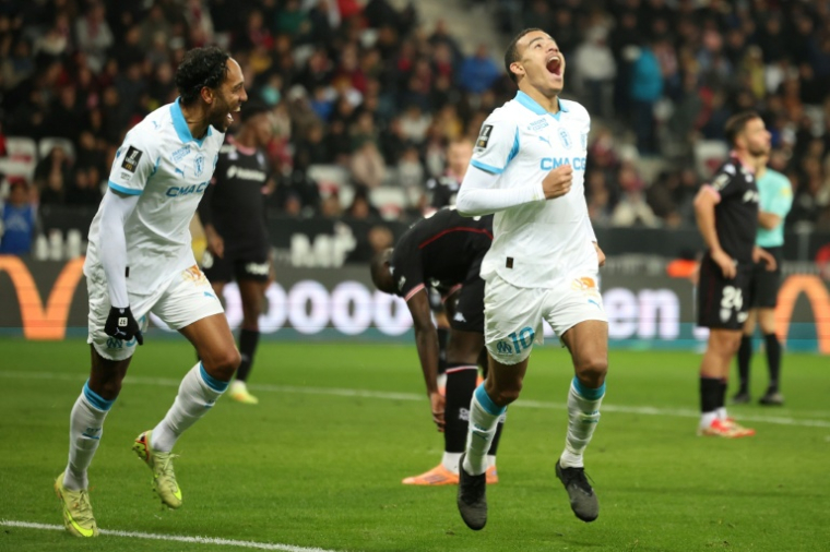 Pierre-Emerick Aubameyang et Mason Greenwood (à droite) ont été les principaux artisans de la victoire de Marseille (5-1) à Nice, le 21 novembre 2025  ( AFP / Valery HACHE )