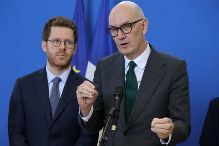 Le ministre de l'Économie Roland Lescure (à droite) et le ministre des Comptes publics David Amiel, à Paris le 27 mars 2026 ( AFP / Ludovic MARIN )