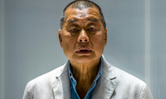 Le magnat des médias prodémocratie Jimmy Lai pose lors d'un entretien avec l'AFP dans les bureaux de son magazine Next à Hong Kong, le 16 juin 2020 ( AFP / ANTHONY WALLACE )