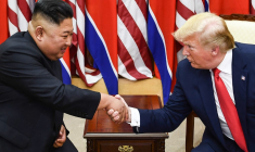 Kim Jong Un et Donald Trump, à Panmunjom (Zone démilitarisée entre Corée du nord et Corée du sud), en juin 2019 ( AFP / BRENDAN SMIALOWSKI )