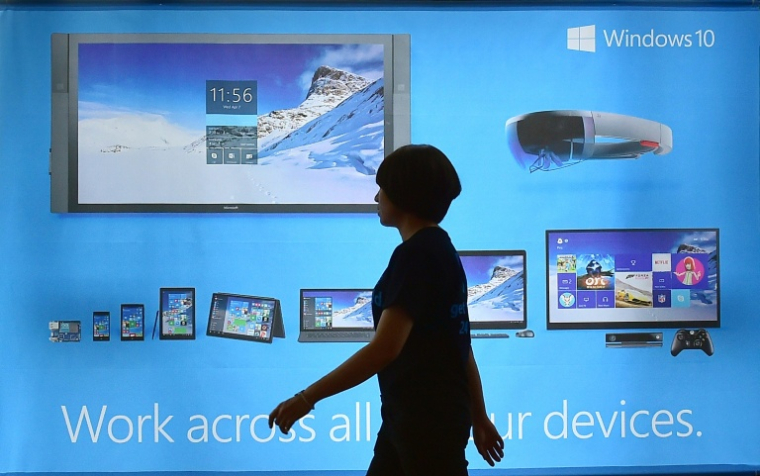 La fin mi-octobre des mises à jour de Windows 10, le logiciel d'exploitation de Microsoft, suscite les critiques d'associations et les inquiétudes de nombreux utilisateurs ( AFP / JUNG YEON-JE )