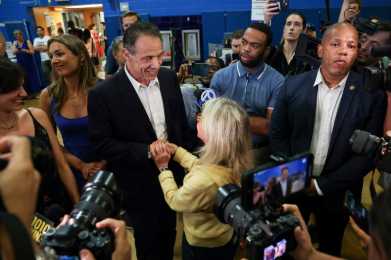 Le candidat à primaire démocrate de la mairie de New York Andrew Cuomo lors de son vote dans un lycée de New York, le 24 juin 2025 ( AFP / TIMOTHY A.CLARY )