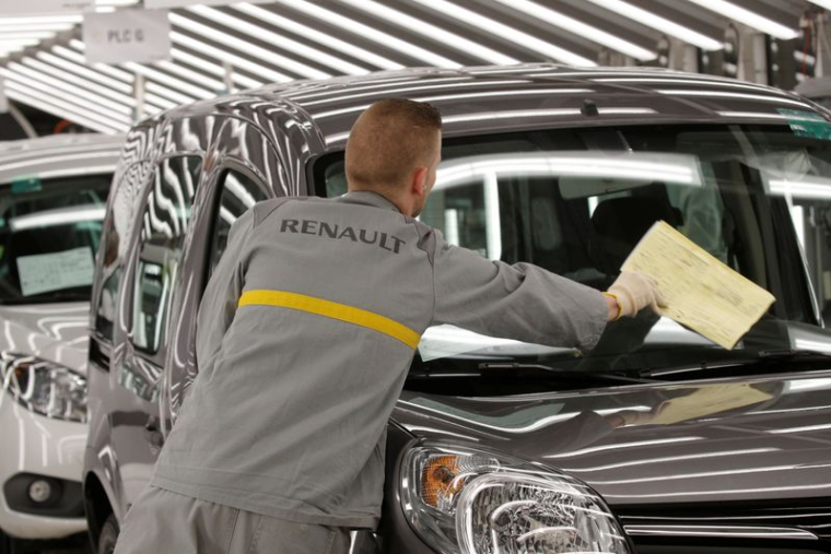 RENAULT MET 16.000 SALARIÉS D'ILE-DE-FRANCE EN CHÔMAGE PARTIEL