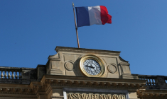 La présidente de l'Assemblée nationale, Yaël Braun-Pivet, a annoncé lundi suspendre "les droits d'accès" à l'Assemblée de l'assistant parlementaire du député LFI Raphaël Arnault, Jacques-Elie Favrot, dont le nom est "cité par plusieurs témoins" dans l'agression mortelle du jeune militant nationaliste Quentin Deranque ( AFP / KENZO TRIBOUILLARD )