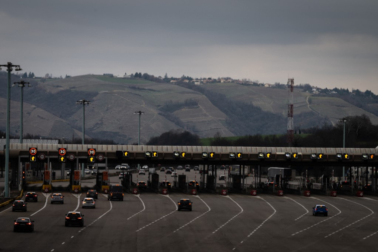 Le péage de Vienne-Reventin, sur l'A7 (illustration) ( AFP / JEAN-PHILIPPE KSIAZEK )
