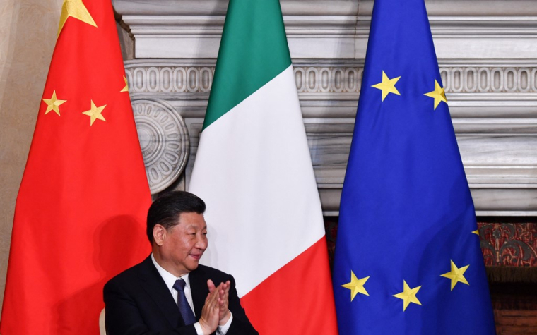 Le projet des "nouvelles routes de la Soie" suscite la méfiance pour l'endettement dangereux qu'il fait peser sur des pays pauvres ( AFP / ALBERTO PIZZOLI )