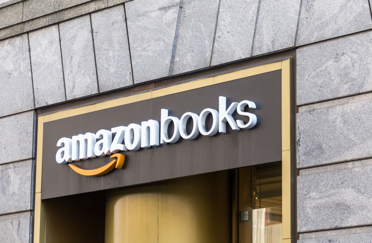 La livraison des livres est payante pour les casiers mais pourrait être gratuite s'ils sont récupérés aux caisses de supermarchés. (crédit : Adobe Stock)