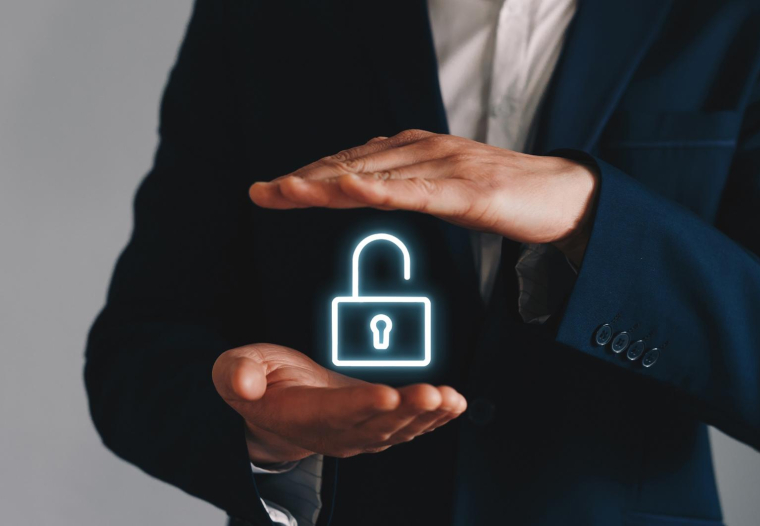 Les ordinateurs ou connexions wifi personnelles sont souvent peu sécurisées.