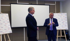 Doug Pferdehirt (à gauche) va devenir PDG de TechnipFMC après le départ de Thierry Pilenko (à droite), actuellement président de l'entreprise. (© TechnipFMC)