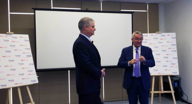 Doug Pferdehirt (à gauche) va devenir PDG de TechnipFMC après le départ de Thierry Pilenko (à droite), actuellement président de l'entreprise. (© TechnipFMC)