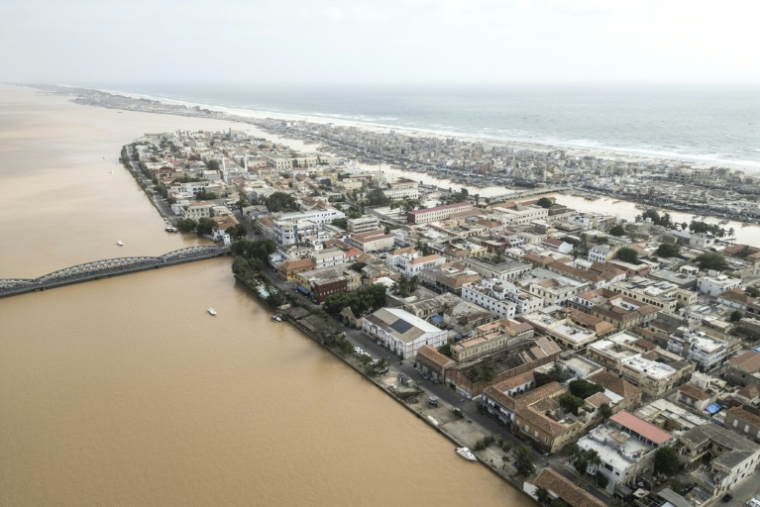 Vue aérienne de la ville de Saint-Louis, au Sénégal, le 29 juillet 2026 ( AFP / PATRICK MEINHARDT )