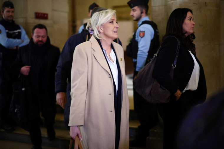 Dernier jour du procès en appel de Marine Le Pen pour détournement de fonds européens au tribunal de Paris