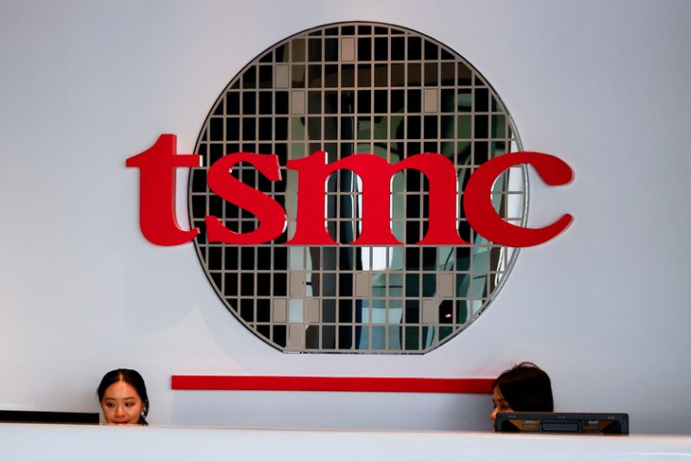 Le logo de TSMC affiché sur un mur à Hsinchu