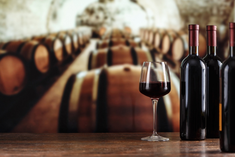 3 initiatives pour boire solidaire et soutenir les vignerons (Crédits photo : Shutterstock)