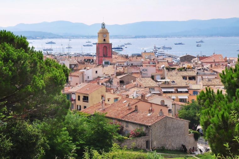 Les prix de l'immobilier s'envolent régulièrement à Saint-Tropez. (shogun / Pixabay)