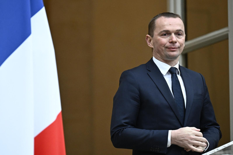 Olivier Dussopt à Paris le 12 janvier 2024. ( AFP / JULIEN DE ROSA )