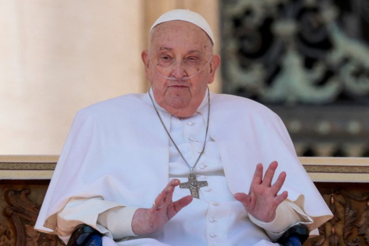Le pape François apparaît pour la première fois depuis son retour au Vatican