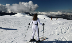 Sur les pistes de la station de ski corse de Val d'Ese, à Bastelica, à 50 km d'Ajaccio, le 15 février 2026 ( AFP / Pascal POCHARD-CASABIANCA )