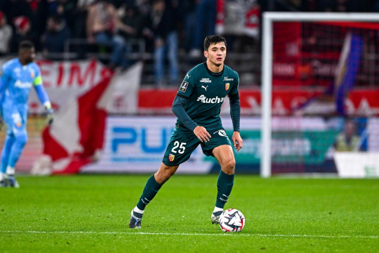 Des clubs anglais prêts à dégainer une offre pour Abdukodir Khusanov cet hiver ?