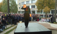 Attentat d'Arras: hommage à Dominique Bernard deux ans après son assassinat