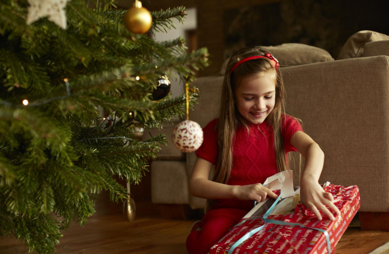 Voici nos astuces pour faire plaisir à vos enfants sans (trop) grever votre budget. crédit photo : Getty Images