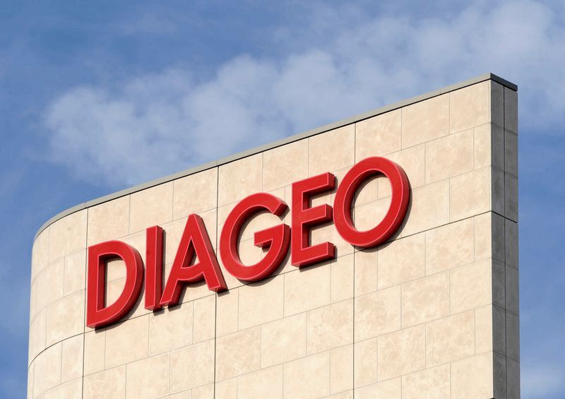 DIAGEO GRIMPE, ÉVOQUE UNE REPRISE SOLIDE AUX ETATS-UNIS