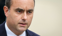 Le Premier ministre Sébastien Lecornu lors de la cérémonie de passation avec son prédécesseur à l'Hôtel Matignon à Paris le 10 septembre 2025 ( AFP / Ludovic MARIN )