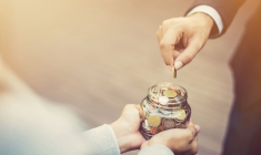 Les banques proposeront chaque année à leurs clients détenteurs d'un LDDS d'utiliser l'épargne de leur livret pour faire un ou plusieurs dons à des structures de l'économie sociale et solidaire (Crédit photo: 123RF)