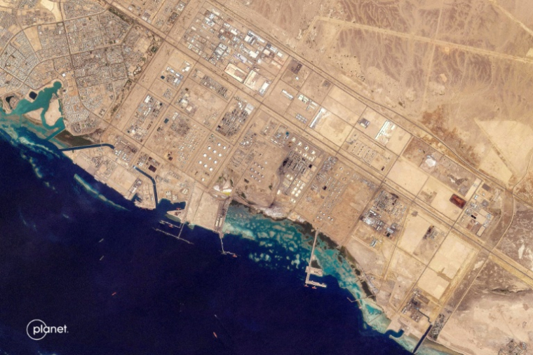 Image satellite, fournie par Planet Labs PBC montrant les infrastructures pétrolières dans le port de Yanbu, sur la côte saoudienne de la mer Rouge, le 4 mars 2026 ( 2026 Planet Labs PBC / - )
