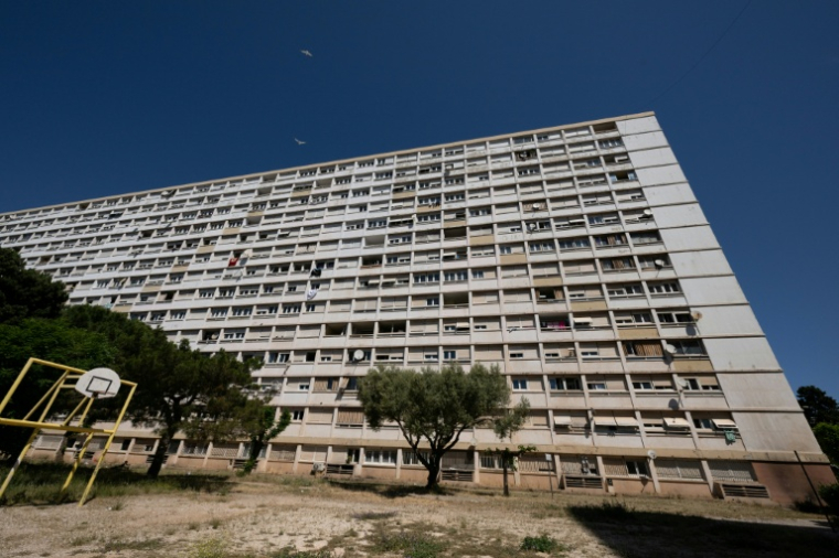 Un immeuble de la cité Pontcarral à toulon le 20 mai 2026 ( AFP / Miguel MEDINA )