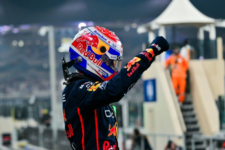 Le pilote de Formule 1 néerlandais Max Verstappen (Red Bull) après avoir réalisé la pole-position lors du Grand Prix d'Abou Dhabi, dernière épreuve de la saison, sur le circuit de Yas Marina le 6 décembre 2025. ( AFP / Andrej ISAKOVIC )