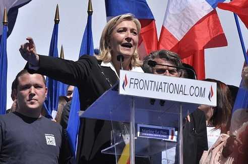 Hausse du pouvoir d'achats, baisse des impôts : beaucoup de Français devrait trouver leur compte dans les mesures fiscales de la candidate du FN. Reste à les financer... (crédit : CC-Blandine Le Cain)