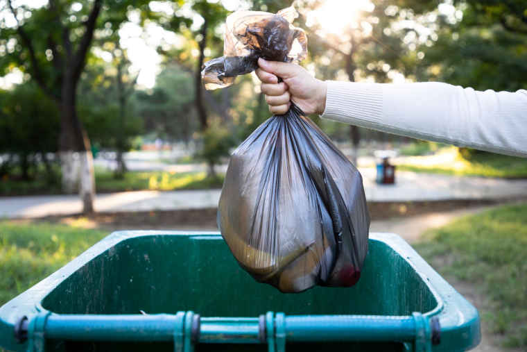 En limitant le poids de vos poubelles, vous pouvez économiser plusieurs centaines d’euros par an. ( crédit photo : Getty Images/iStockphoto )
