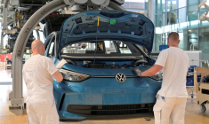 Visite des médias sur la chaîne de production de Volkswagen à Dresde